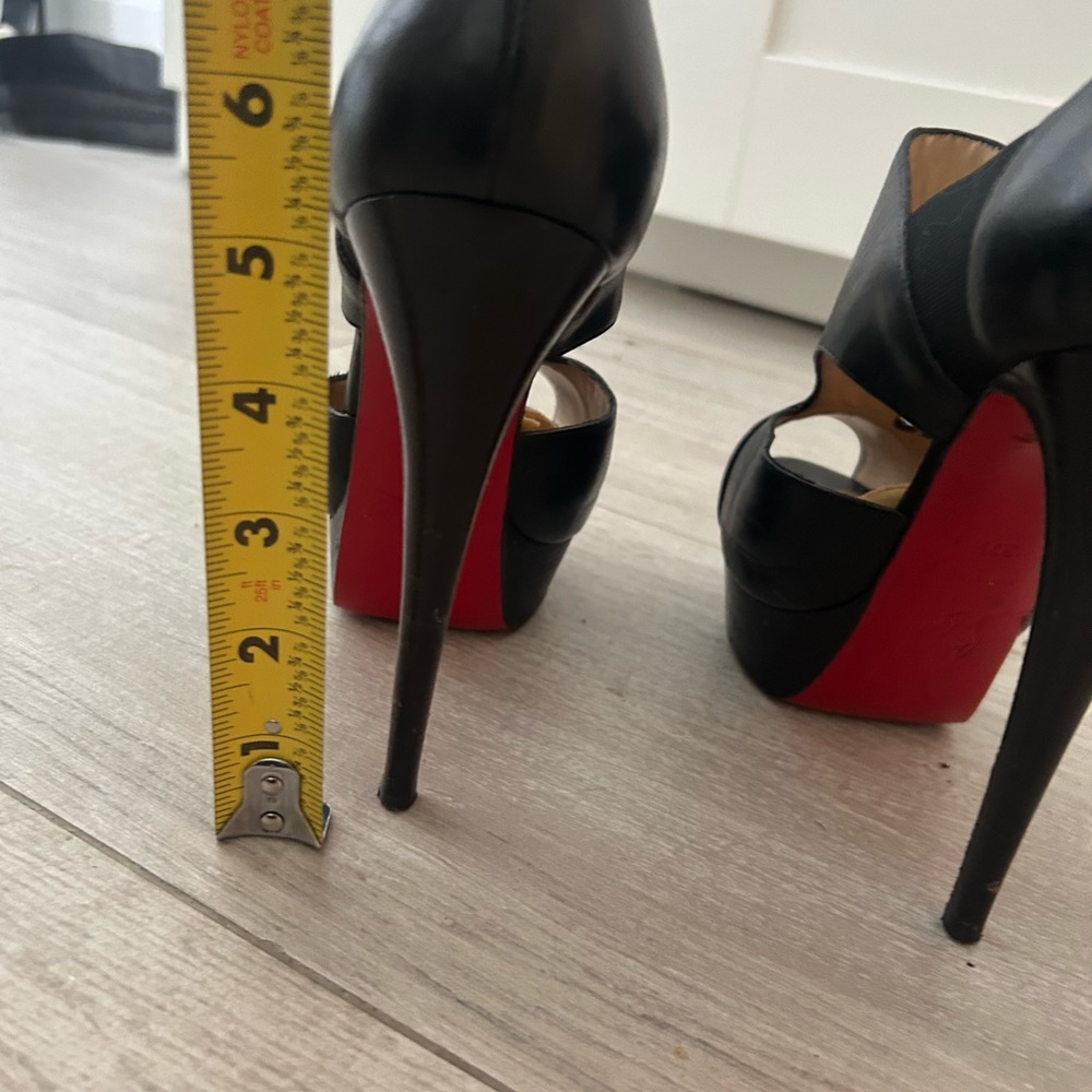 Christian louboutin 37.5 made in Italy like new black heels red bottoms